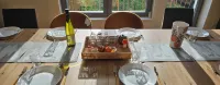 Sunny House with a Terrace, 4 Bedrooms, 2 Bathrooms, Sleeps 9–11 People. - Balkoner
