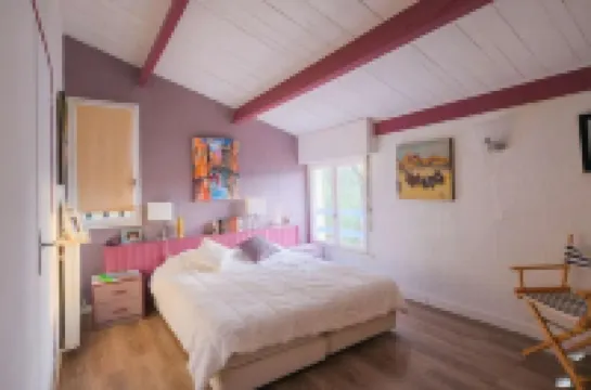 5-bedroom villa 200 m from the lake and 5 min from the ocean