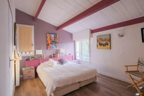 5-bedroom villa 200 m from the lake and 5 min from the ocean