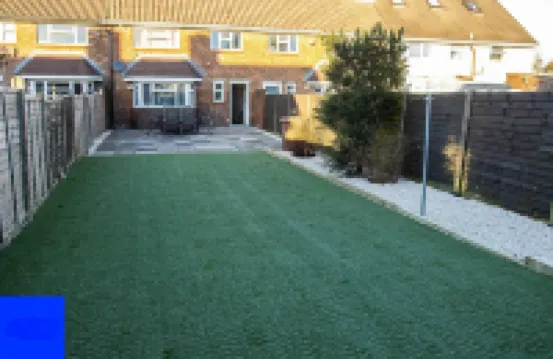 3 Bed House Sleeps 7 with Garden and Parking