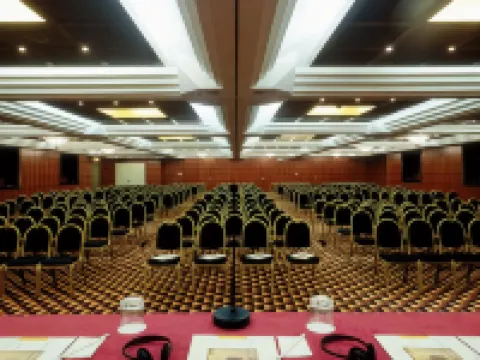 รามาดา บายวินด์แฮม เนเปิลส์ โรงแรมในนาโปลี