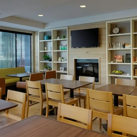 Country Inn & Suites by Radisson, Frederick, MD
