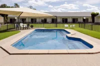 Roma Explorers Inn - Pool