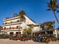 Sandbar Beachfront Hostel & Restaurant Hotels near John Greif II Airport