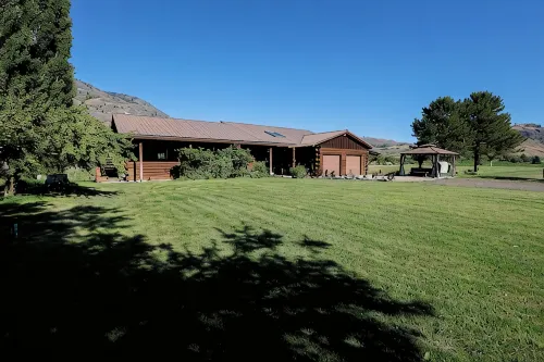 20-Acre Retreat • Hot Tub • Stunning Views - 3-Star
