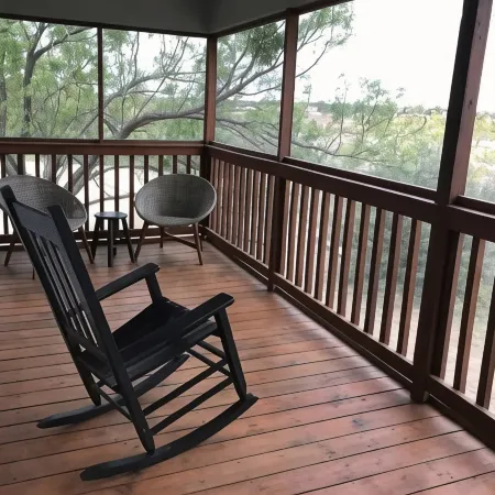 Llano River House - Waterfront with a View