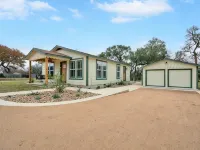 Upscale Home with Pool and FirePit - Close to Mercer St! Hotels in Dripping Springs