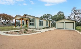 Upscale Home with Pool and FirePit - Close to Mercer St!