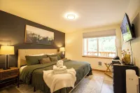 Summer Is Here! Mt Rainier - Sleeps 8 - Hot Tub - 4-Star