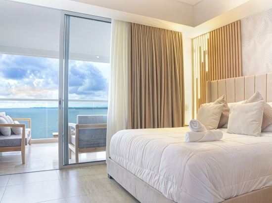Ocean View APT in fabulous Cartagena de Indias, Beach Access, AC, Free WiFi