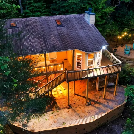 Cozy Cabin Retreat - Hot Tub, Fireplace & Fire Pit - Minutes from Blue Ridge