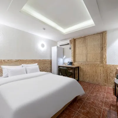 Hotel Bobos Отели рядом с достопримечательностью «Дендрарий Ханбат»