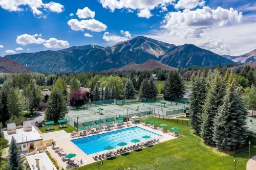 Atelier Allure - 2BD Mountain View + Free Resort Amenities - 4-Star