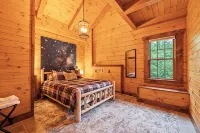 Charming 5-bedroom Cabin with Movie Theater, Hot Tub, and WiFi - Hot Tub