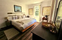 Surge Sunsets - an ocean front off-the-grid getaway!