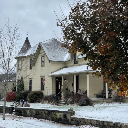 Historic Family 6-bedroom home on delightful 2nd Street in Oakland, MD