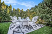 Beachfront Luxury Home-Lake Views, Fire Pit, Large Yard, Game Room-Walk to Town - Beach