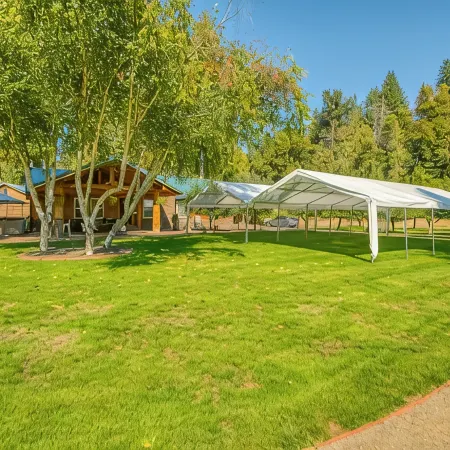 Serene Retreat on 45 Acres in Eagle Creek, OR - Perfect Getaway Spot