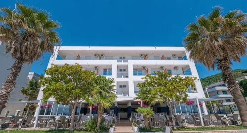 Hotel Besani - 3 Sao