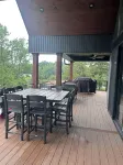 New! Lakefront Getaway - Stunning Views - 7 Miles from the Ark - 4 estrellas