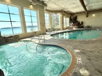 Lake Superior Two Queen Bed Studio~Pool/Hot tub-Burlington Bay - 3-Star