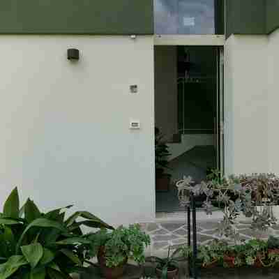 Elegant apartment, villa surrounded by greenery a stone's throw from the lake and the village Hotel Exterior