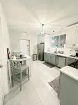 Cozy & Near Downtown, Hyde Park & the Metra