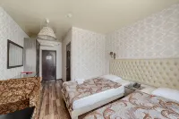Gold Hotel