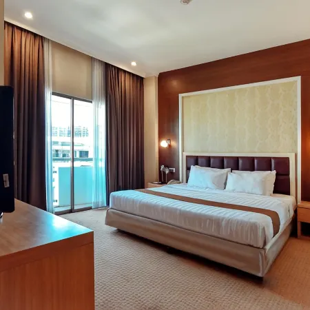 Surabaya Suites Hotel Powered by Archipelago