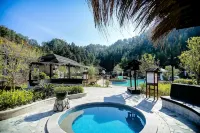 Mels Weldon Evergreen Lake Hotel - Hot Springs