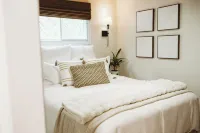Beautiful, modern, cottage with hot tub and more - 4-Star