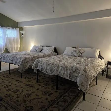 Midtown Guesthouse 15 Minute Walk to Downtown Entertainment