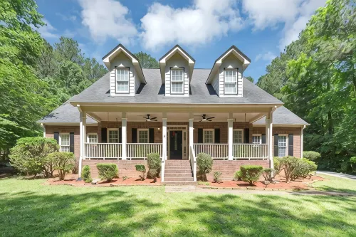 Family Retreat let this serene cul-de-sac jewel rejuvenate your mind and spirit.
