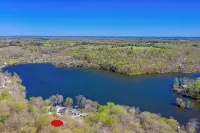 Peaceful 2-bedroom house, beautiful Lake view. - 3-Star