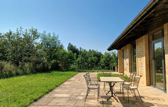 New Apartment with Garden in Villa Haritza Close to the Sea