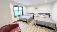 Sunset Shore: Private Beach; Garage Bar; Near WI Dells; King Beds, Massage Chair