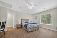 Game Room, Quiet Cove & Dock!  Lakefront! Sleeps 16