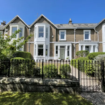 Castle Beach - Spectacular Victorian Villa