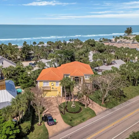 "Pelican Nest"Private Beach & Bay access & Pool 4bedroom 3bath