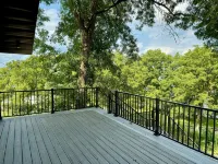 Beautiful, newly renovated 3 bedroom home on the Mississippi River. - 3つ星