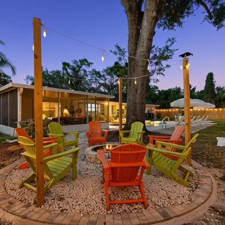 5BR~Huge Backyard~Minigolf~Heated Pool~Outdoor Projector~Gameroom~FIOS WiFi
