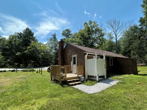 Charming 2-bedroom house in Moultonborough with AC, WiFi. Enjoy your stay - Homestays