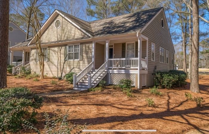 New Charming 2-bedroom place in Great Waters!