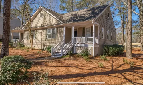 New Charming 2-bedroom place in Great Waters!