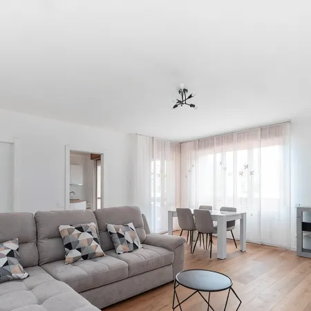 The Right House, Modern and Spacious Three-room Apartment Near Policlinico Monza
