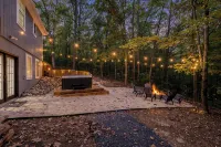 Spacious Getaway: Nature, HotTub, GameRoom & Dogs