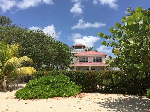 Walk to Village Beach Front Modern Home with Pool and Privacy - สระว่ายน้ำส่วนตัว