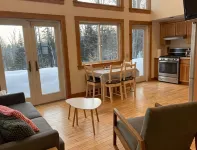 Frank Lloyd Wright Inspired, Private, Mountain Views, Easy Access & Parking