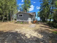 The Lily Pad: Newly Renovated, Lakefront Retreat on Shawano Lake, Sleeps 6 Hotels in Wescott