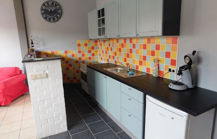 Studio near station and shops, for single person or couple